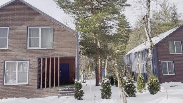 Обзор парк-отеля Sun Village Arkhyz в горах Архыза с тёплым бассейном, рестораном, баней и бильярдом