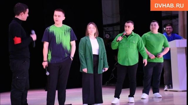 Участники международной лиги КВН выступили «на разогреве» у школьников