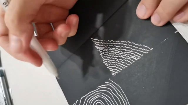 Рисование маркером на черной бумаге как медитация.