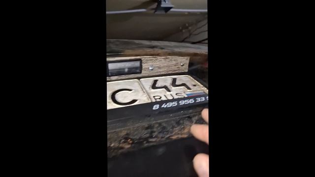 1000014991.mp4 (Собака наблюдает за кузовным ремонтом двери авто)
