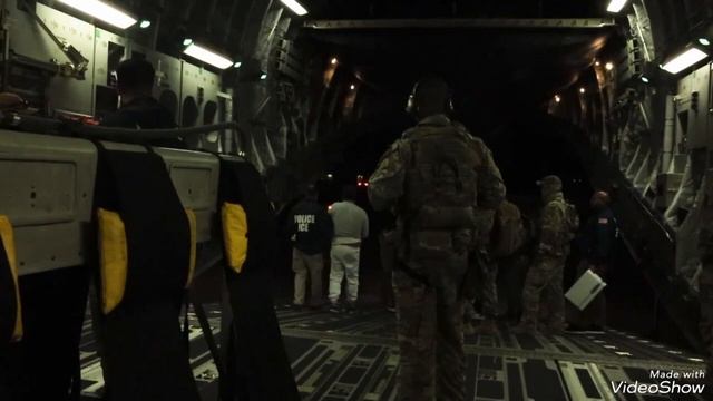 Первый рейс с нелегальными мигрантами из США прибыл в тюрьму строгого режима в Гуантанамо на Кубе