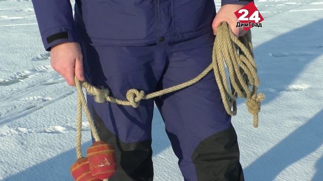 Димитровградские спасатели рассказали рыбакам, как не стать жертвой льда