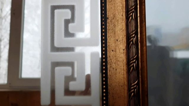 Короткий обзор зеркала в багетной золочёной раме