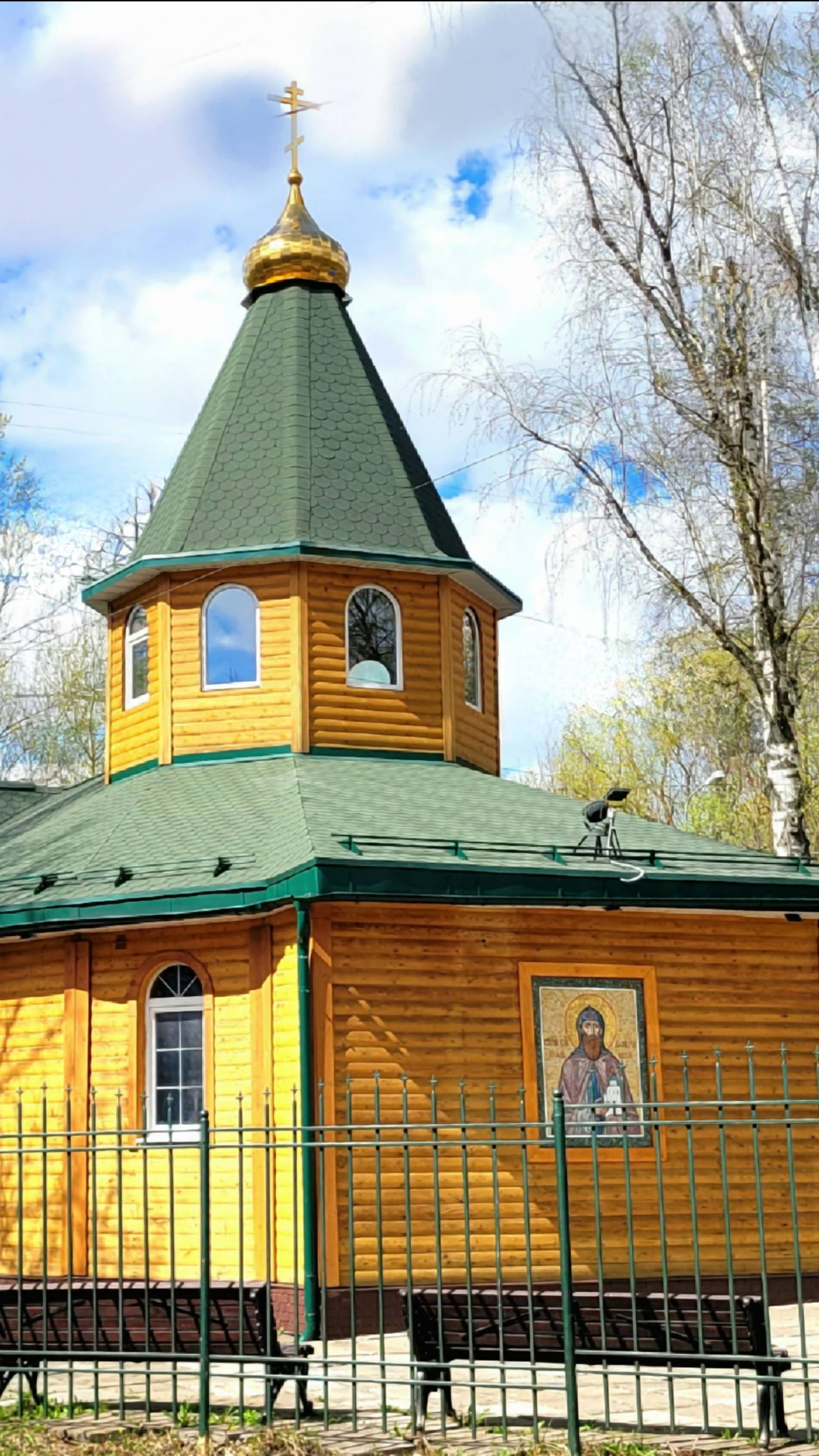 Храм святого благоверного князя Даниила Московского в Метрогородке города Москвы