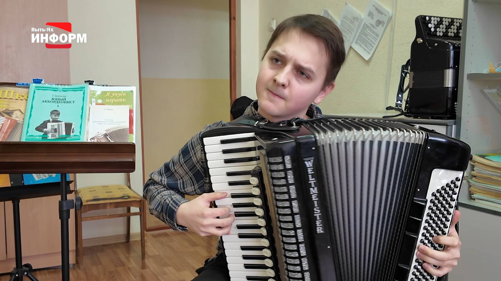 Аккордеонист Алексей Матвеев