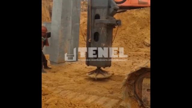 Полноповоротный сваебой КБУРГ-14 в работе