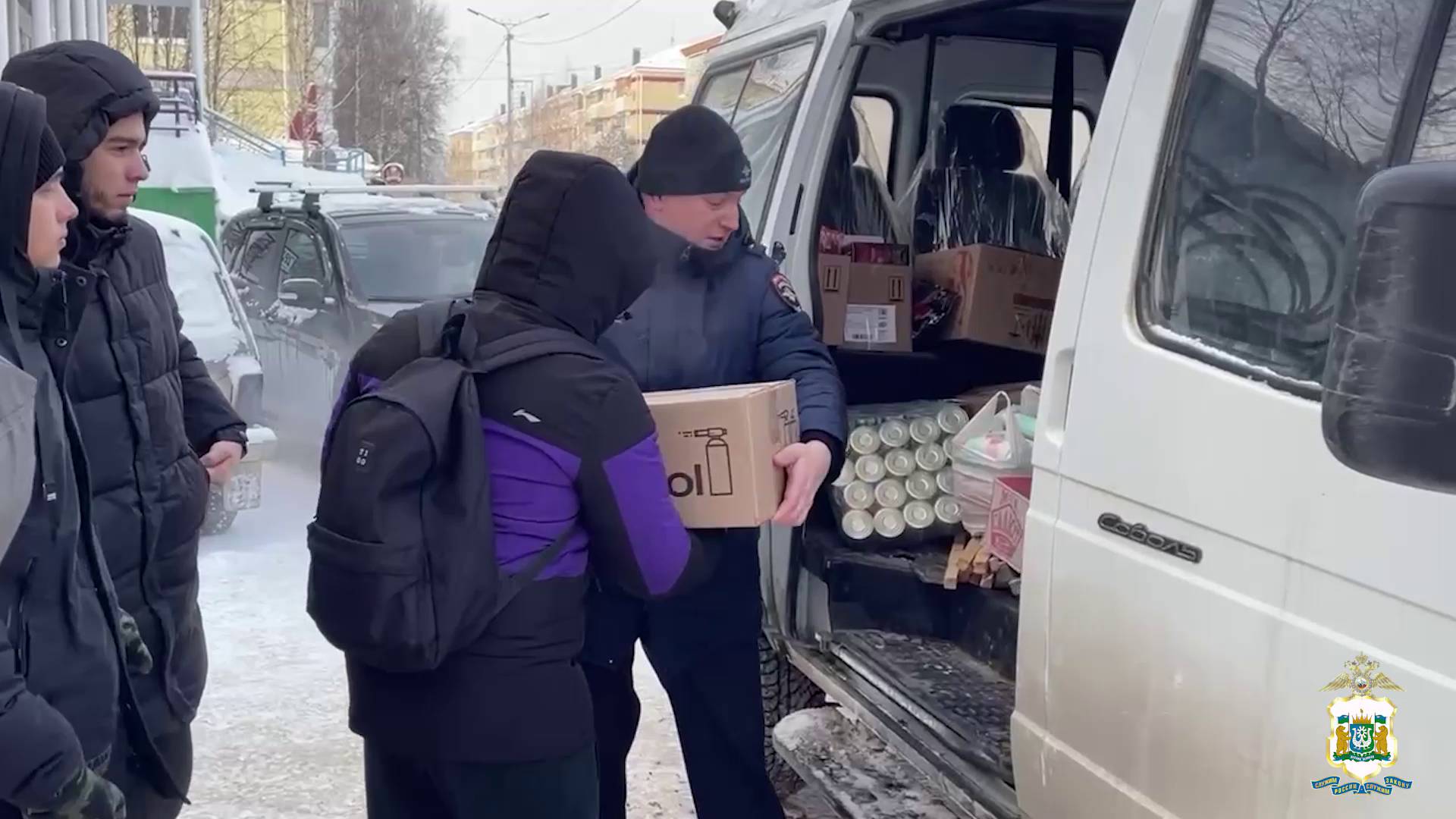 В Югре полицейские Пыть-Яха, общественники и студенты приняли участие в проекте «Всё для Победы!»