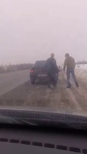 Оренбурженка уехала с заправочным пистолетом в баке