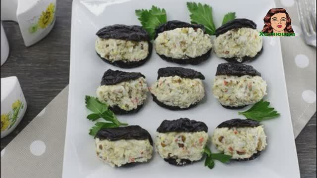 Закуска Мидии из чернослива, с крабовыми палочками и яйцом