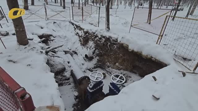 ПОСТУПАЮТ ЖАЛОБЫ НА РАСКОПАННУЮ ЯМУ С ТРУБАМИ ПО МАЛОЙ ЛЕНИНА