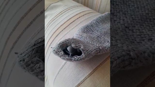 Жена связала деду тапатушки.