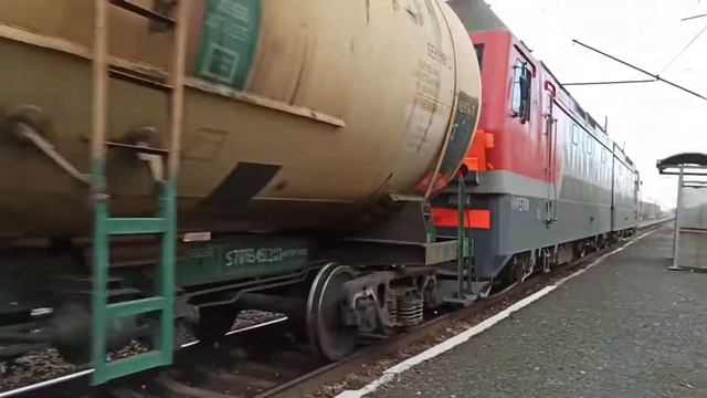 Электровоз 2ЭС6-024 "Синара"  с грузовым поездом