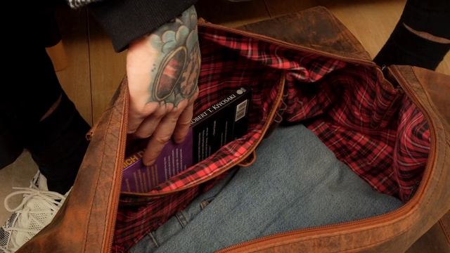 The Best Leather Weekender Bag for Men from Vintage Leather Sydney