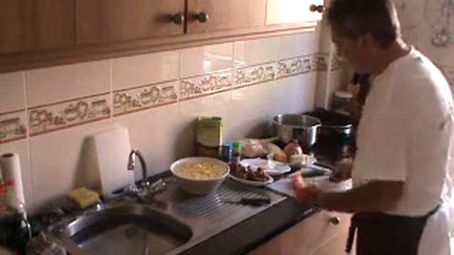 Estofado de ternera en salsa blanca con papas y huevos 1