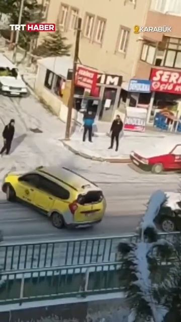 (Tokyo drift) karda kayan minibüs yurdum insanının buzla imtihanı..!!