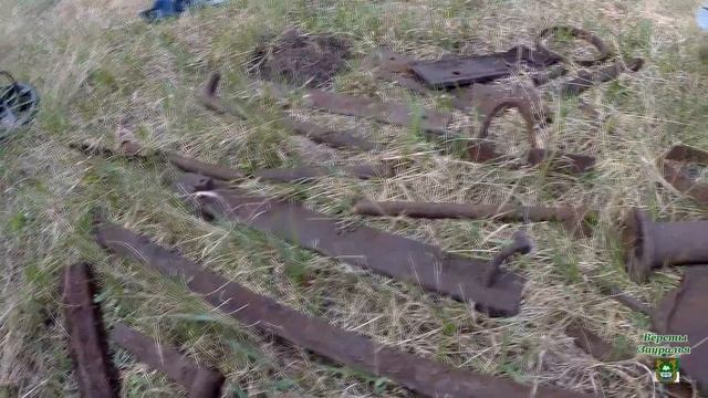 Целый карман водочных пробок в деревне алкашей и 30 кг. железа за три часа.