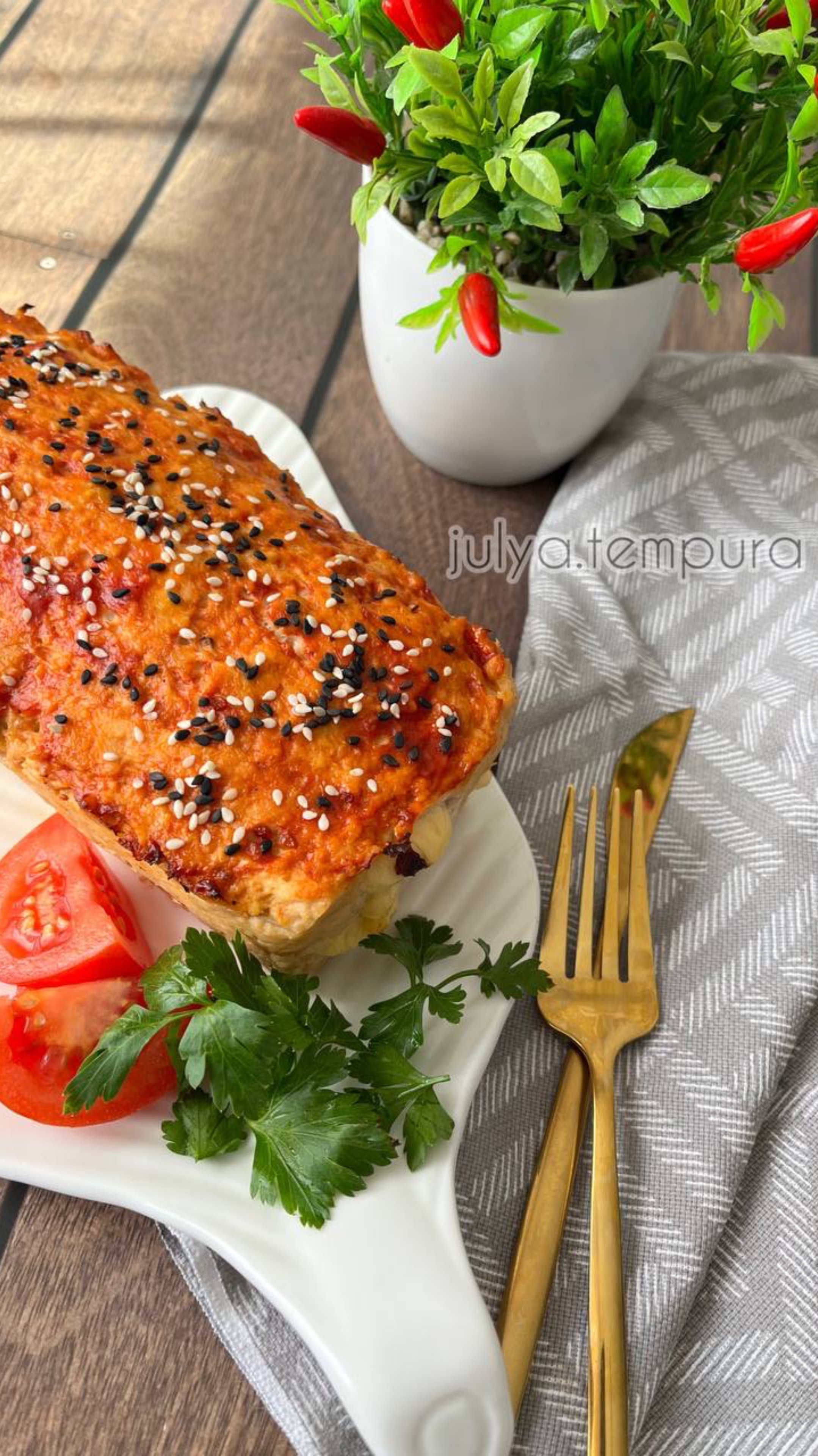 МЯСНОЙ РУЛЕТ С СЫРОМ И ВЕТЧИНОЙ