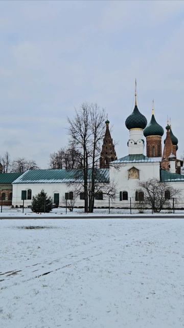 Тихвинский храм около церкви Николы Мокрого в городе Ярославль на улице Чайковского