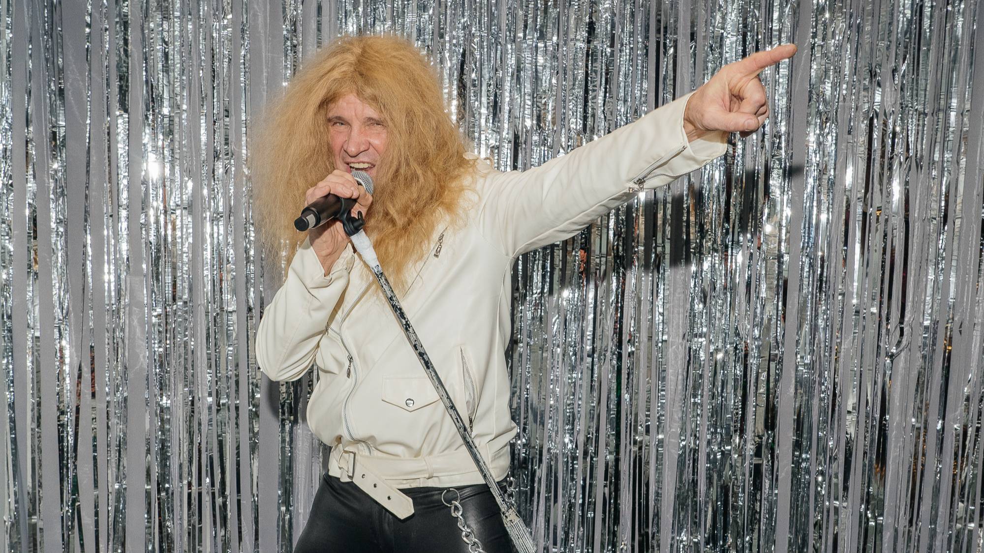 Пародист Джоя Темпеста (The Europe)