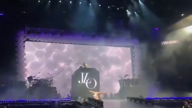 Briar Nolet - Jennifer Lopez Tour 2019 Problem Solo (1)