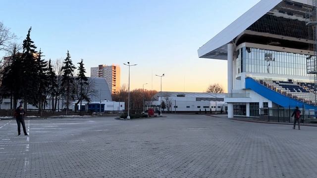 Москва, которая вдохновляет: Прогулка с самыми эффектными девушками России 🏙️💃