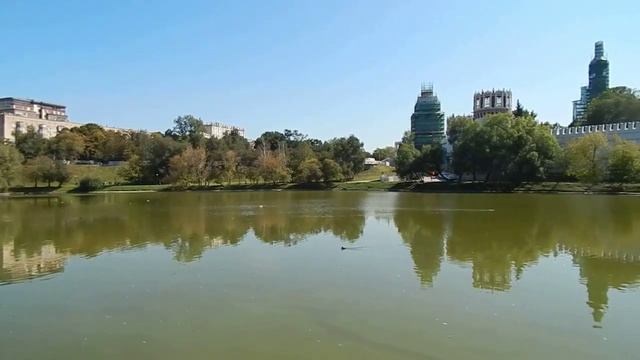 г. Москва. Вид на Новодевичий монастырь, пруд, парк