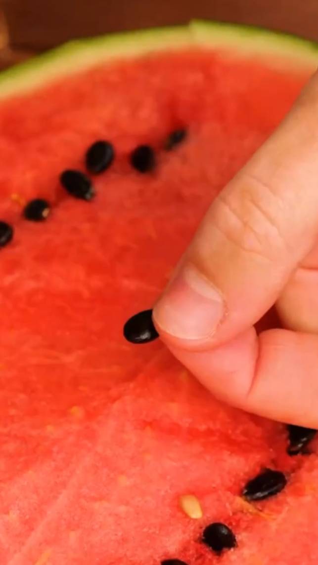 🍉🌸Быстрые методы посадки АРБУЗОВ и ЦВЕТОВ! #shorts #советы