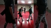 ☠️Варианты перехвата клинка, выхода из захвата вооруженной руки и последующая атака.🔪