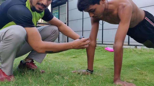 आर्मी मेडिकल में हाथों की जांच। Carrying angle medical test. कैसे समझे कितना डिग्री होना चाहिए।
