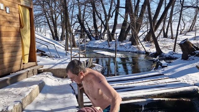 Зимний живоносный источник (купель и родник) у с. 3-я Комуна Саратовской области