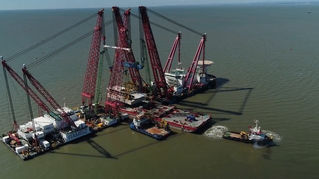 How do you lower a 5,000 tonne intake head into the Bristol Channel?