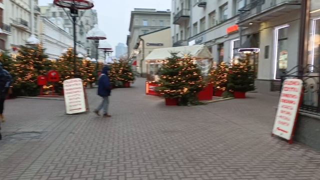 город Москва - гуляния по улице Старый Арбат...