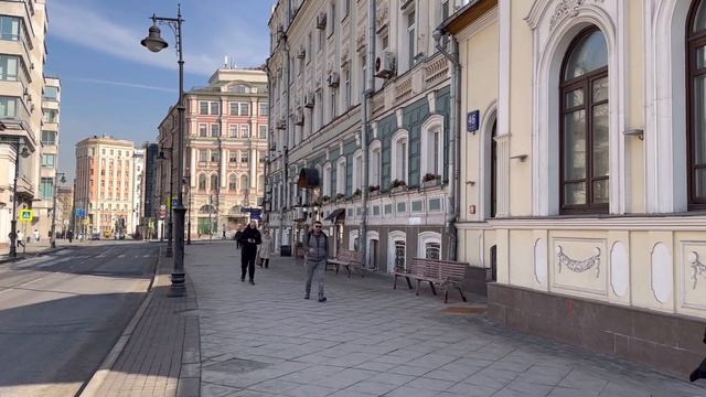 Москва в огнях: Как гуляют русские красавицы вечерами? 🌃✨