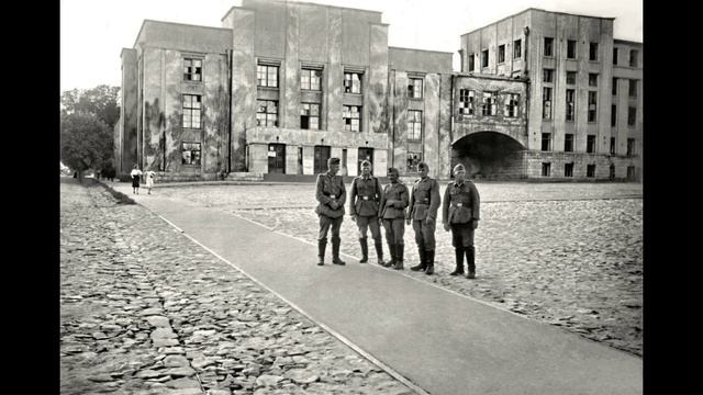 По Театральной площади г. Брянска
