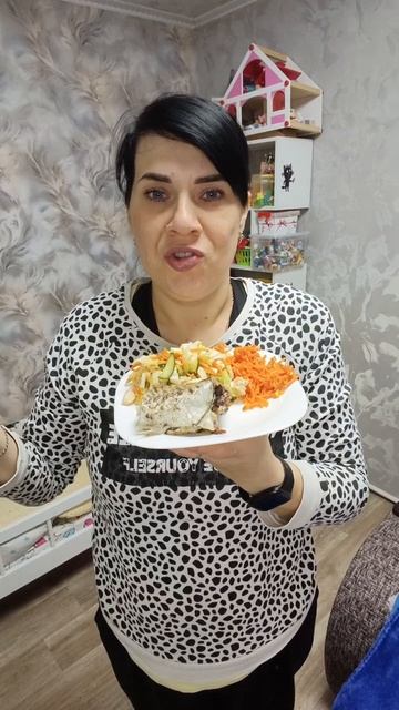 Решила в темноте светится,нужно всего лишь съесть рыбку