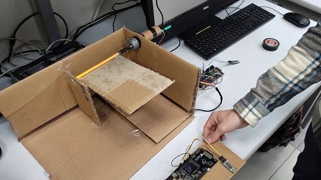 חממה חכמה להגנת צמחים רגישים . EFM8 + EFM32 project . Uria and Asker