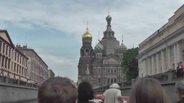 Санкт - Петербург. Экскурсия на теплоходе  по рекам и каналам  Санкт - Петербурга