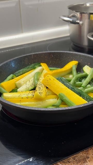 Спагетти с кабачками и стручковой фасолью