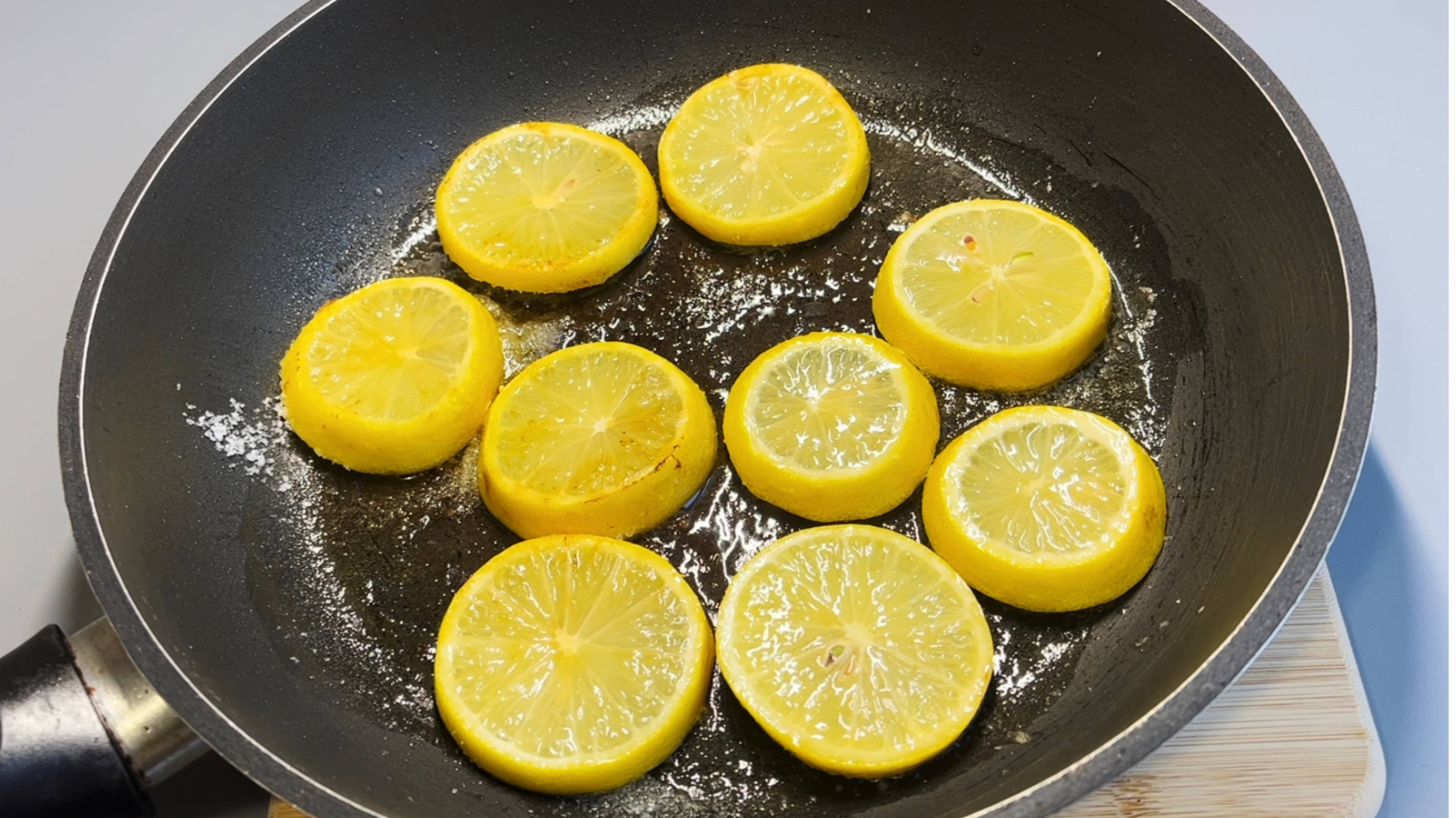Боже, как вкусно! Я всегда буду так готовить! Просто жарю ЛИМОН. Съедаются в один миг!