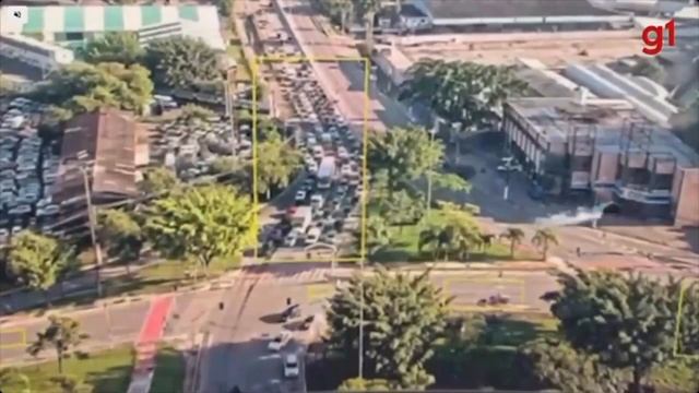 Момент падения самолёта на автобус в Бразилии публикует местный телеканал Globo.