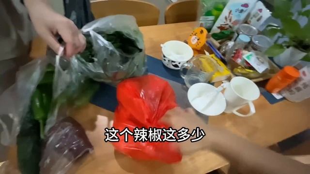 九歌：太瘋狂了！某超市搞活動，豬肉10元一斤，大家排隊瘋狂搶購！菜市場物價又漲了，買不起！吃不起！小龍蝦30元一斤#廣州生活
