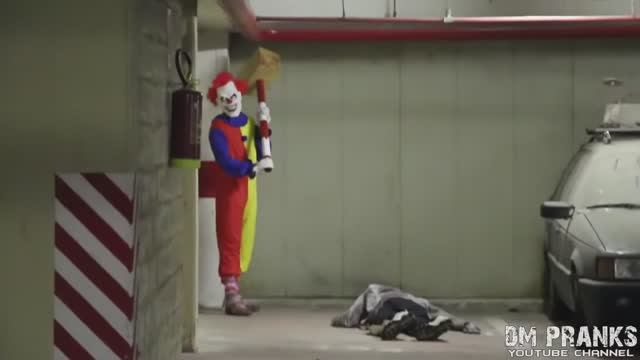 Killer Clown Scare Prank