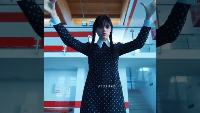 Школьница бросила пираний в бассейн😱 #shorts #фильм #fypシ