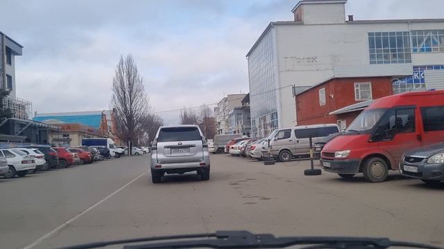 Мы едем в город. У нас дела  с документами.