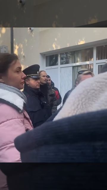 Работу нескольких платных парковок в Сочи приостановили после возмущения местных жителей.