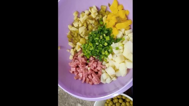 1000000890.mp4
Салат,Зимний с копчёной колбасой и патиссонами консервированными