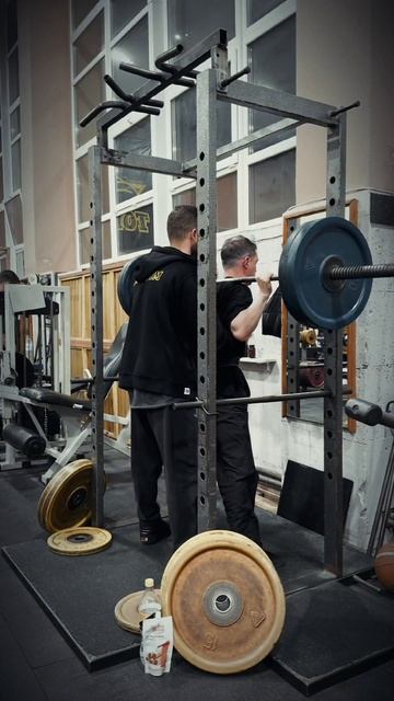 Приседания эктоморфа 100кг. 💪