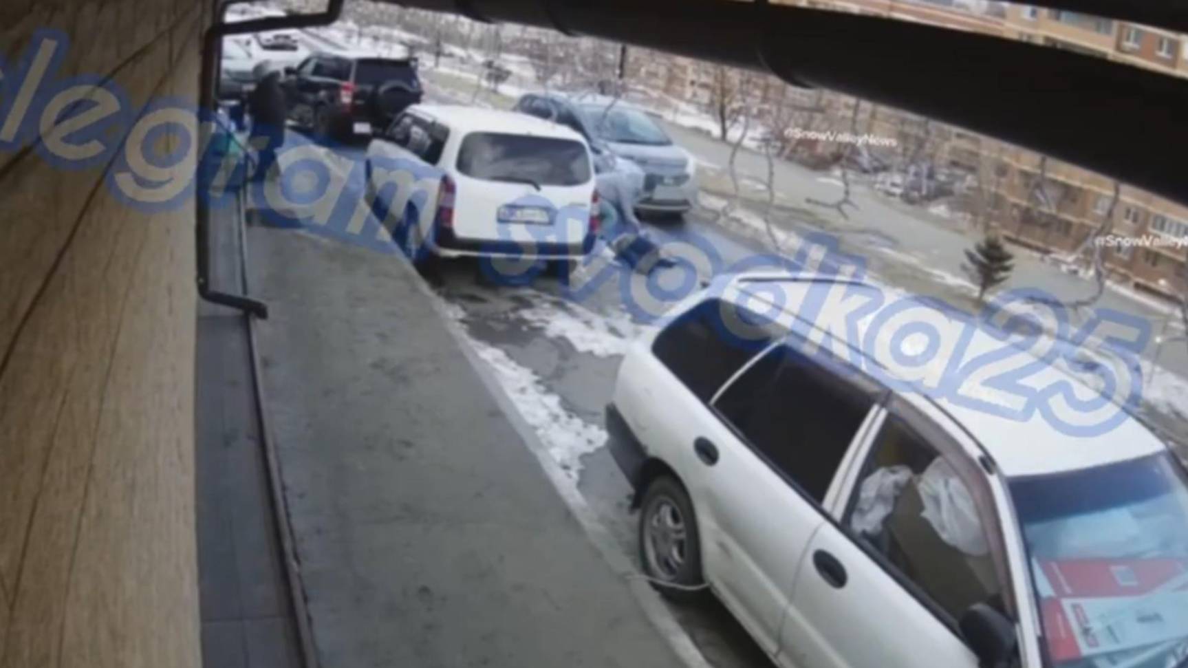 как ребенок отлетел от удара авто во Владивостоке