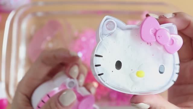 Слайм Hello Kitty! Смешиваем косметику и блёстки в слайм! Secret Kitty Box