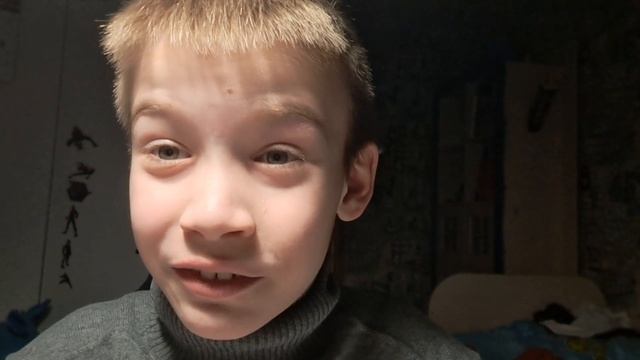 На улице зима,а в видео лето